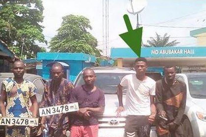 ___9056129___2018___11___1___13___robery