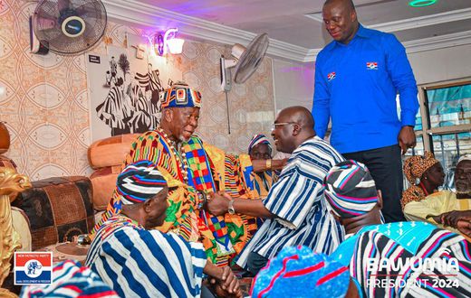 Dr Mahamudu Bawumia with the Overlord of Buipe