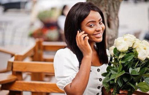 Rumour has it you got flowers on Valentine's Day [Freepik]