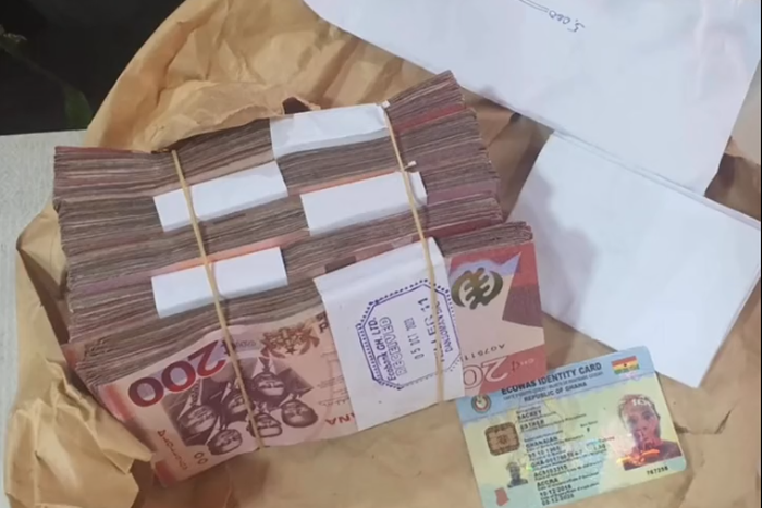 Jobless Ghanaian man storms radio station with over GH¢100,000 found inside taxi