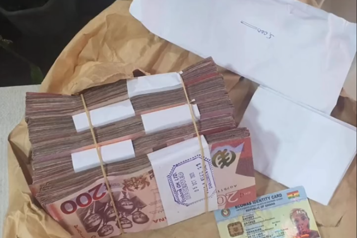 Jobless Ghanaian man storms radio station with over GH¢100,000 found inside taxi
