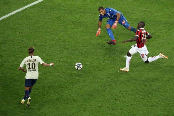 Neymar had a tap in for his second goal against Nice as Paris Saint-Germain won for an eighth straight time in the league this season