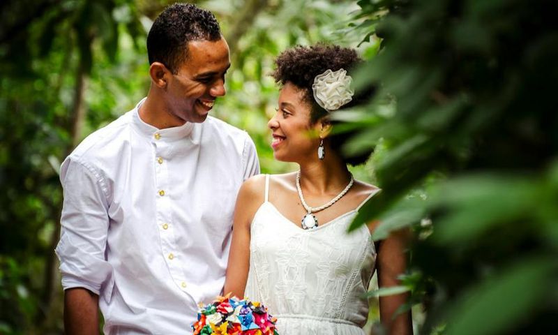 A couple looking at each other on their wedding day [Image: Lauber Torquato]