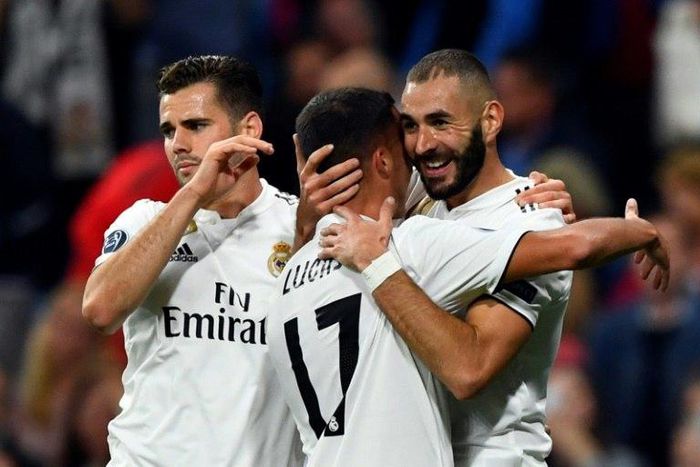 Karim Benzema (R) hit the opener for Real Madrid on their way to a crucial 2-1 Champions League win over Viktoria Plzen