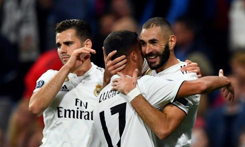 Karim Benzema (R) hit the opener for Real Madrid on their way to a crucial 2-1 Champions League win over Viktoria Plzen