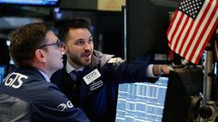 Traders work on the floor of the New York Stock Exchange ahead of the opening bell in New York, U.S., February 7, 2018. REUTERS/Brendan Mcdermid