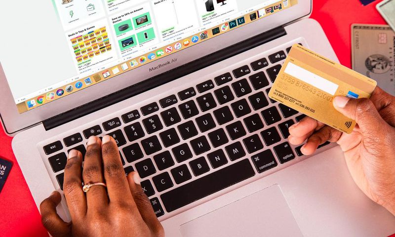 retail cyber online shopping gift card holiday black friday sale credit card