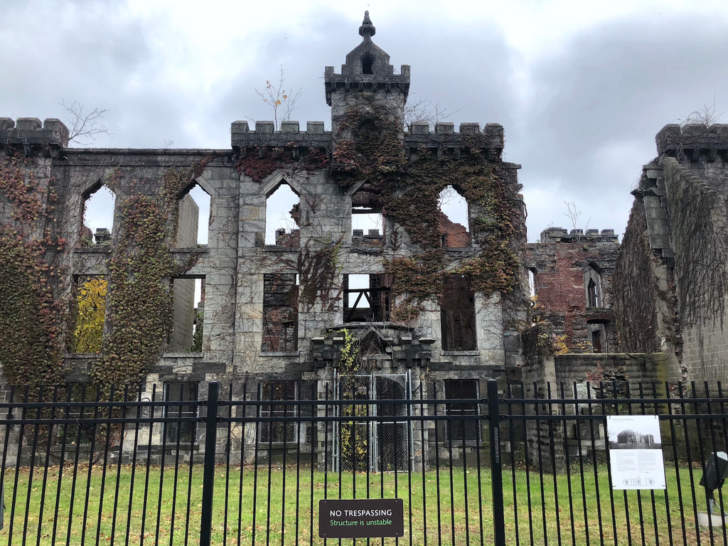 New Yorkers are paying upwards of $3,000 a month to live at the former home of an abandoned smallpox hospital and an insane asylum, and a walk through the secluded island only 250 yards from Manhattan makes it clear why