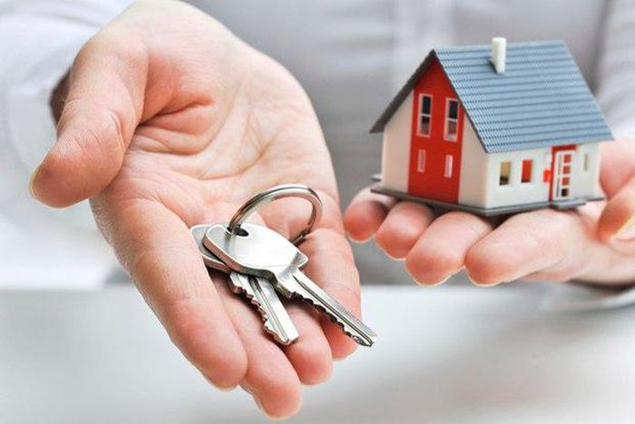 ___7111424___https:______static.pulse.com.gh___webservice___escenic___binary___7111424___2017___8___7___22___Buying-home-house-keys-nki