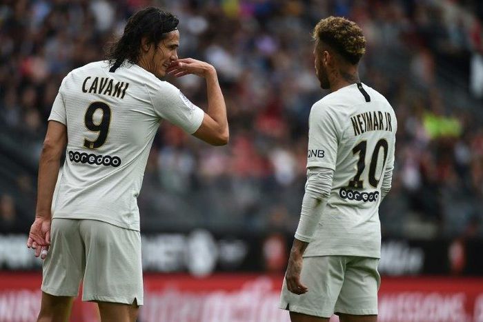 Edinson Cavani and Neymar talk tactics during PSG's win at Rennes last weekend