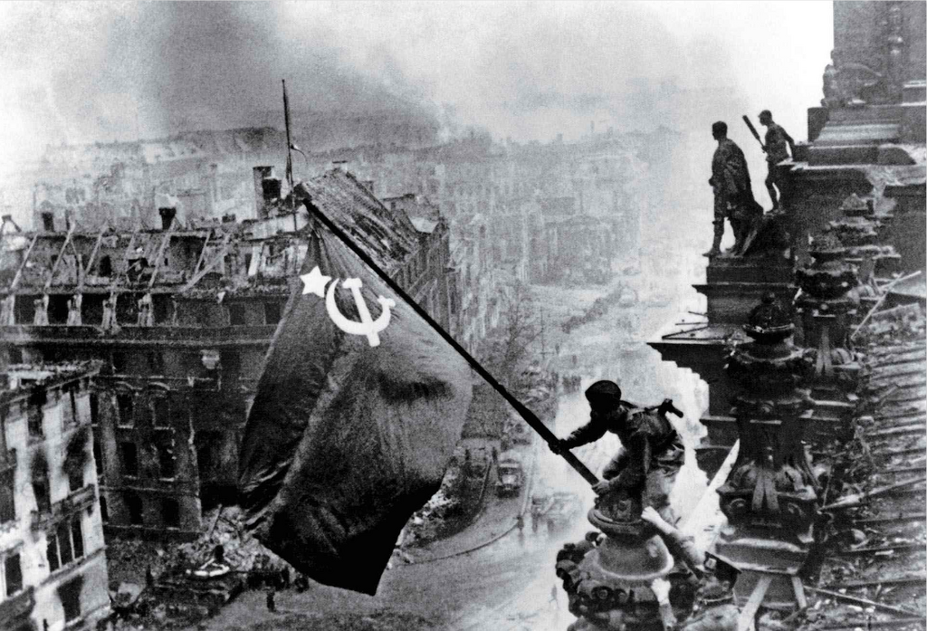 The remarkable stories behind 8 of the most iconic war photos ever taken
