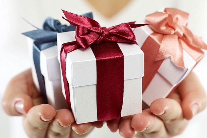 TO GIFT YOUR EX OR NOT?