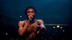 Omah Lay thrills female fan at his sold-out London concert