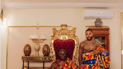 Memphis Depay meets the Asantehene