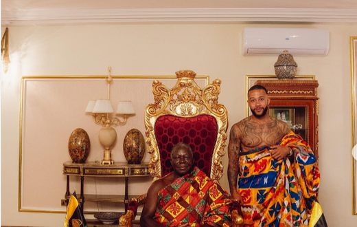 Memphis Depay meets the Asantehene