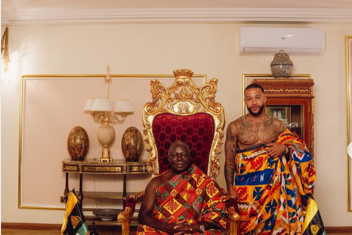 Memphis Depay meets the Asantehene