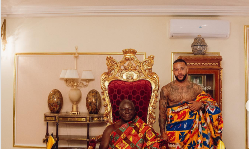 Memphis Depay meets the Asantehene