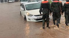 Soldiers rescue Ghanaians in Accra floods