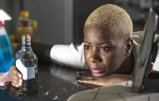 Alcohol abuse affects you and your relationships [Depositphotos]