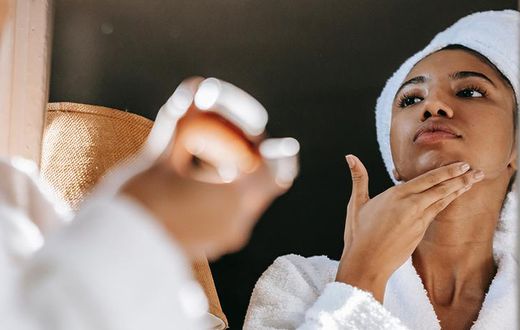 Black woman in front of a mirror [Daily Vanity]