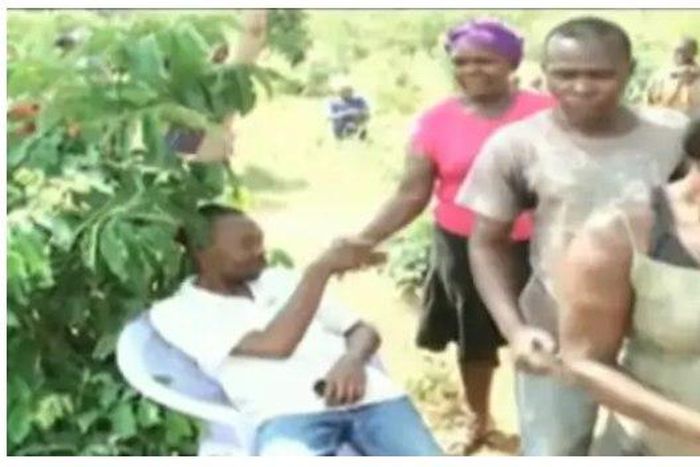 ___8869421___2018___9___18___13___d