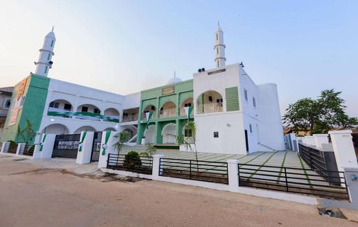 Ghanaian philanthropist Ohene Kwame Frimpong unveils ultramodern mosque