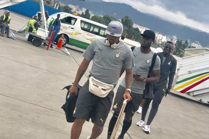 ___9115084___2018___11___17___16___B-STARS-2