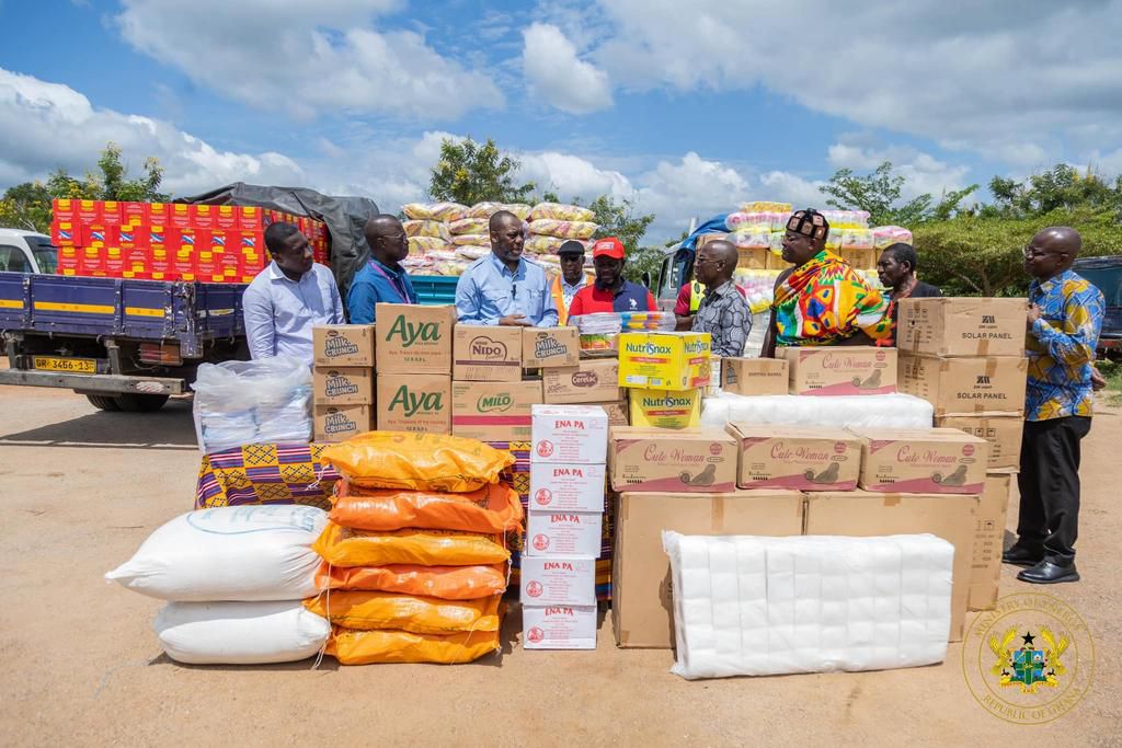 Dr Matthew Opoku Prempeh sends relief items to Akosombo dam spillage victims