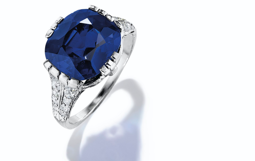 A 6.28 carat cushion-cut Belle Époque Kashmir sapphire ring of 6.28 sold for $936,500.