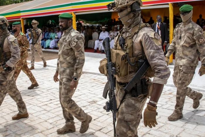 Assimi-Goita-et-ses-généraux