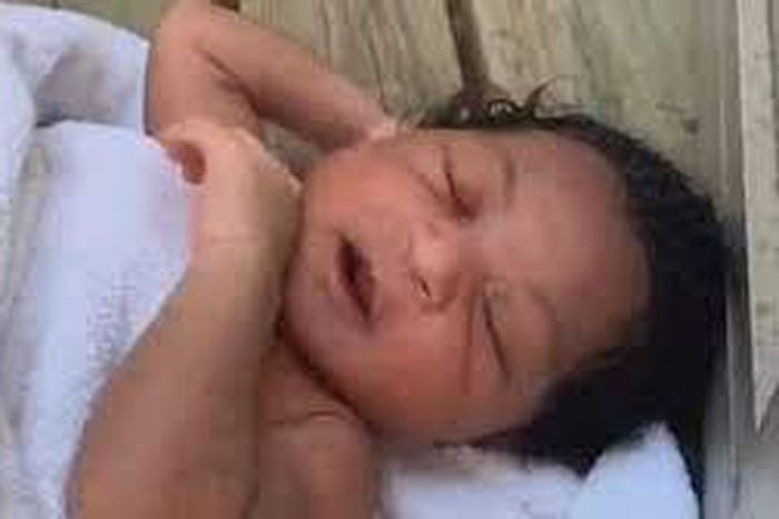 ‘Take care of this baby as your child’ - Mother dumps baby at pastor’s doorstep with a note