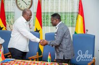 John Mahama at Dodowa hospital