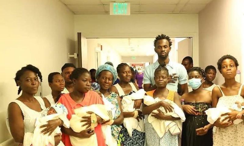 Black Sherif clears medical bills of mothers stuck at Ridge Hospital over medical bills
