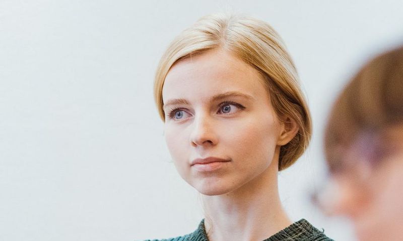 woman work annoyed thinking