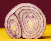 Sliced red onion [Image Credit: Ron Lach]
