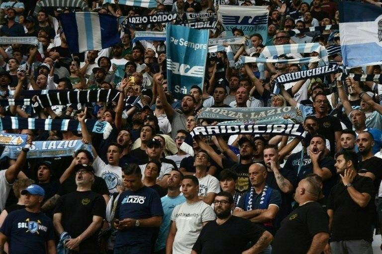 Lazio target fifth league win on the trot against struggling city rivals Roma.