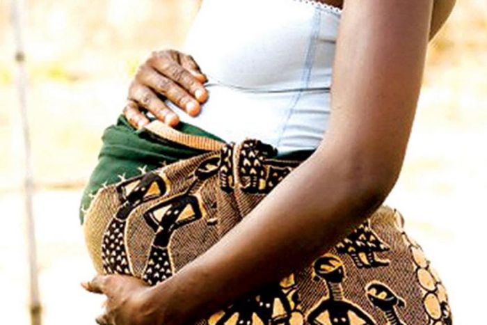 ___8891631___2018___9___23___16___Pregnant-African-Woman