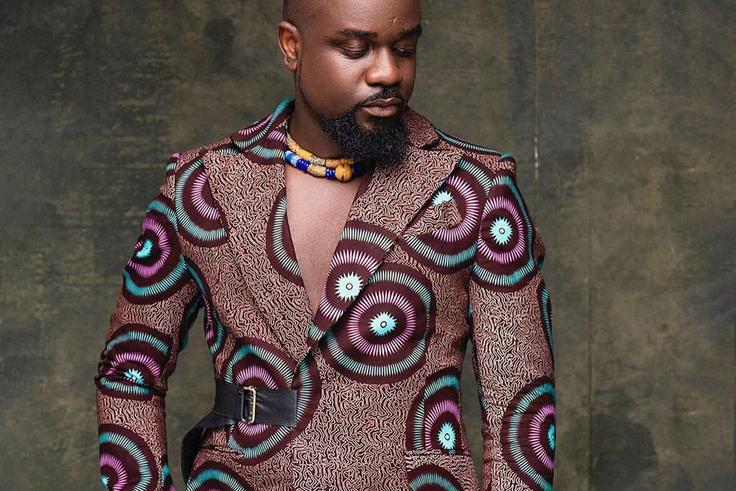 Sarkodie celebrates his birthday with dope African print apparel