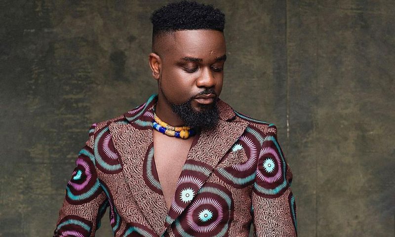 Sarkodie celebrates his birthday with dope African print apparel