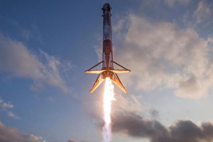 falcon 9 rocket booster first stage landing ses10 march 2017 32996435084_6c5662caca_o