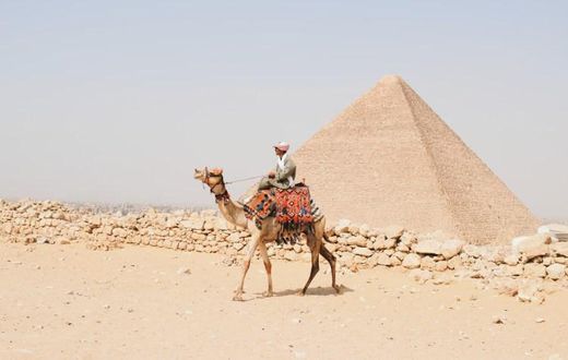 The Pyramids of Giza [Travel with a pen]