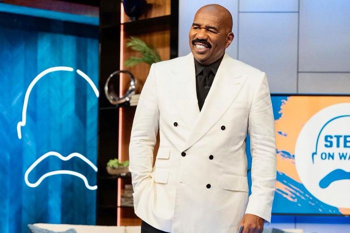 This is a perfect wedding suit but a bow tie might fit it better [Instagram/SteveHarvey]