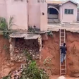 Watch how inhabitants of a house in Bortianor enter and exit using 2 ladders