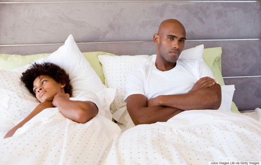 ___7806074___2018___1___5___10___Unhappy+black+couple+in+bed