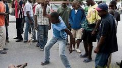 Residents lynch armed robber in Lagos for robbing unisex salon