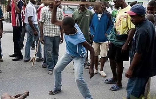 Residents lynch armed robber in Lagos for robbing unisex salon