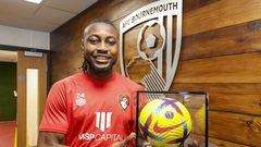 Antoine Semenyo gets EPL debut ball