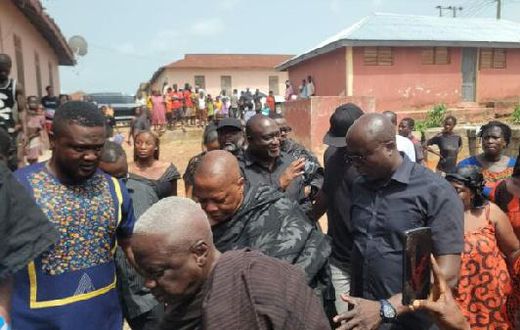 Alan Kyeremanten visits family of late Kumawu MP