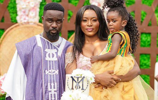 Adorable family, Sarkodie, Tracy and their cute daughter, Titi.