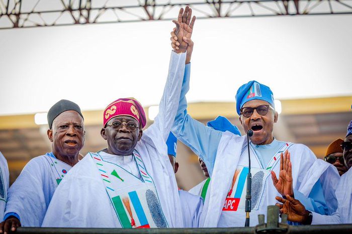 Muhammadu Buhari raises Bola Tinubu's hand [Twitter/@officialABAT]